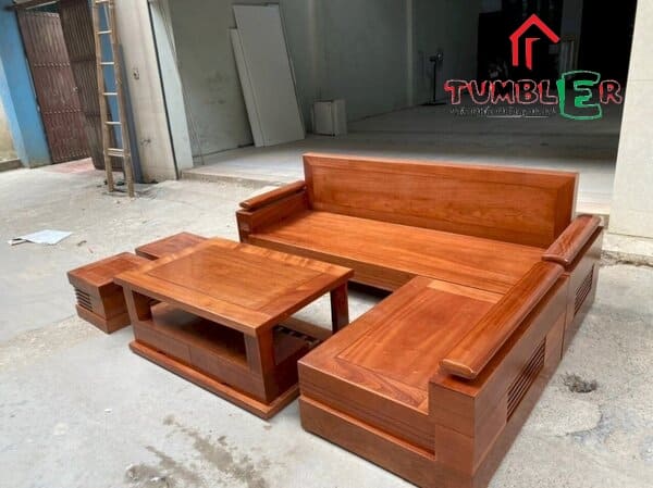 Sofa gỗ được làm từ gỗ xoan đào.