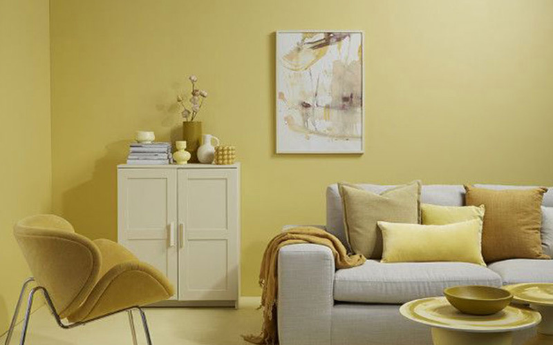 Màu vàng sơn nhà giúp tạo không gian ấm áp, sang trọng