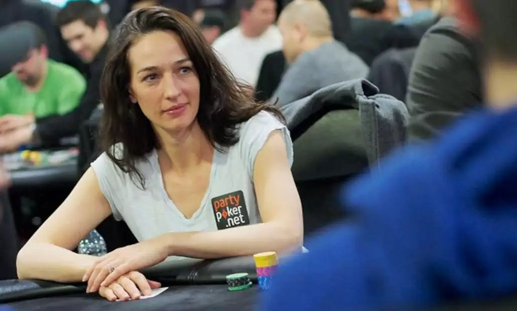 Hành trình Poker của Kara Scott: Sự trỗi dậy của một người nổi tiếng Poker