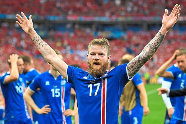 Từ Iceland - #IcelandSmited: Aron Gunnarsson trải qua cuộc phẫu thuật trước World Cup