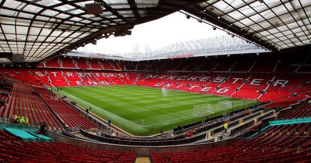 Du khách Anh thăm sân Old Trafford