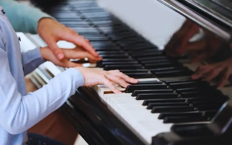 Lưu ý khi học đánh piano bài đơn giản