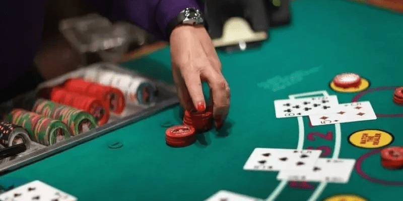 Hướng dẫn chi tiết và hiệu quả về cách chơi bài Poker 4 lá