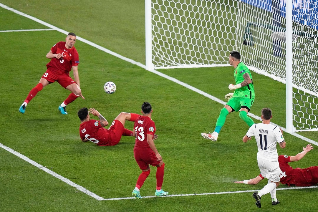 Chuyên gia Việt Nam lý giải kỷ lục phản lưới nhà tại EURO 2020