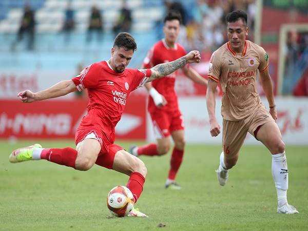 Tấn công kép trong bóng đá là gì? Rủi ro khi chơi tấn công kép