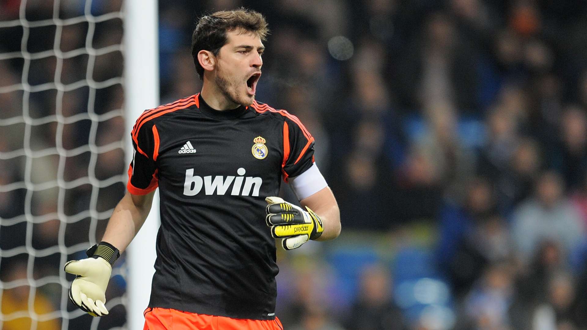 Vì sao thủ môn Casillas được gọi là "Thánh Iker" | Goal.com Việt Nam