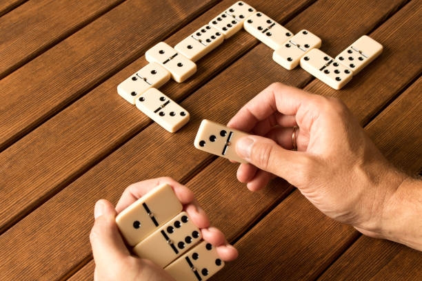 Luật chơi Domino: Hướng dẫn luật chơi dành cho người mới