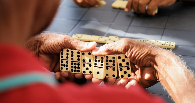 Luật chơi Domino: Hướng dẫn luật chơi dành cho người mới