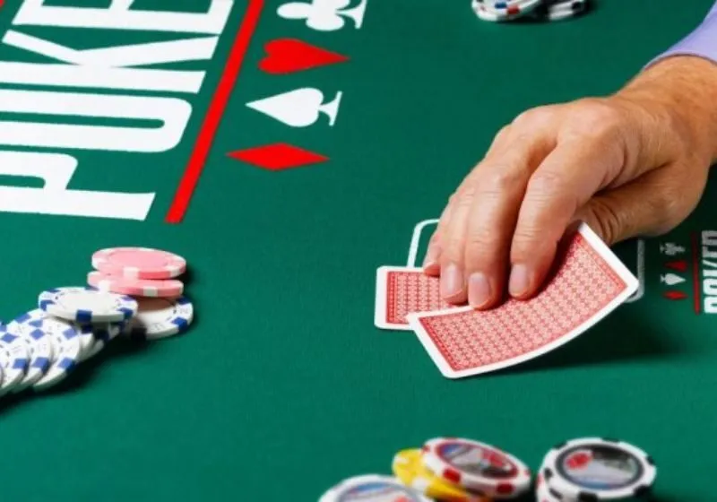 Hướng dẫn cách chia bài poker chuẩn từng bước dễ hiểu